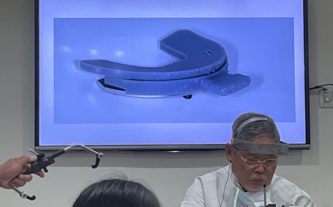 重度の歯周病のため若くして全歯抜歯・・・人生が変わる「総入れ歯治療」